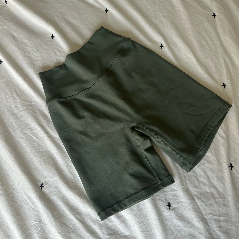 P'tula Shorts - Picture 1 of 3